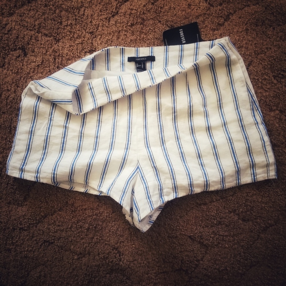 Shorts - Picture 2 of 3